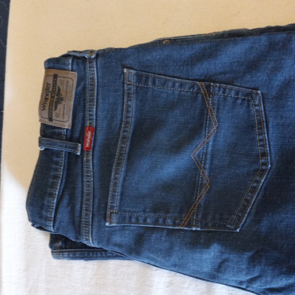 Wide leg Wrangler relaxed boot size  36 32